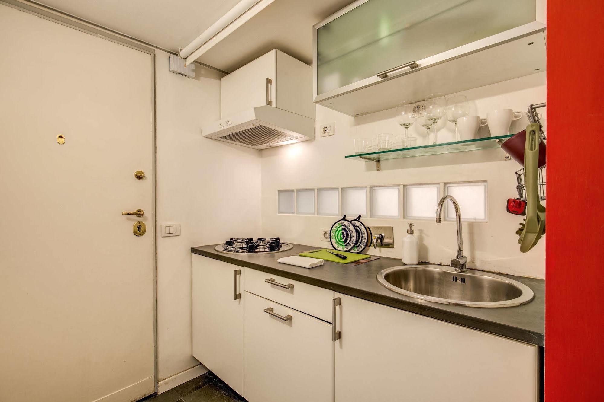 Appartement Colosseo Red Design Rome