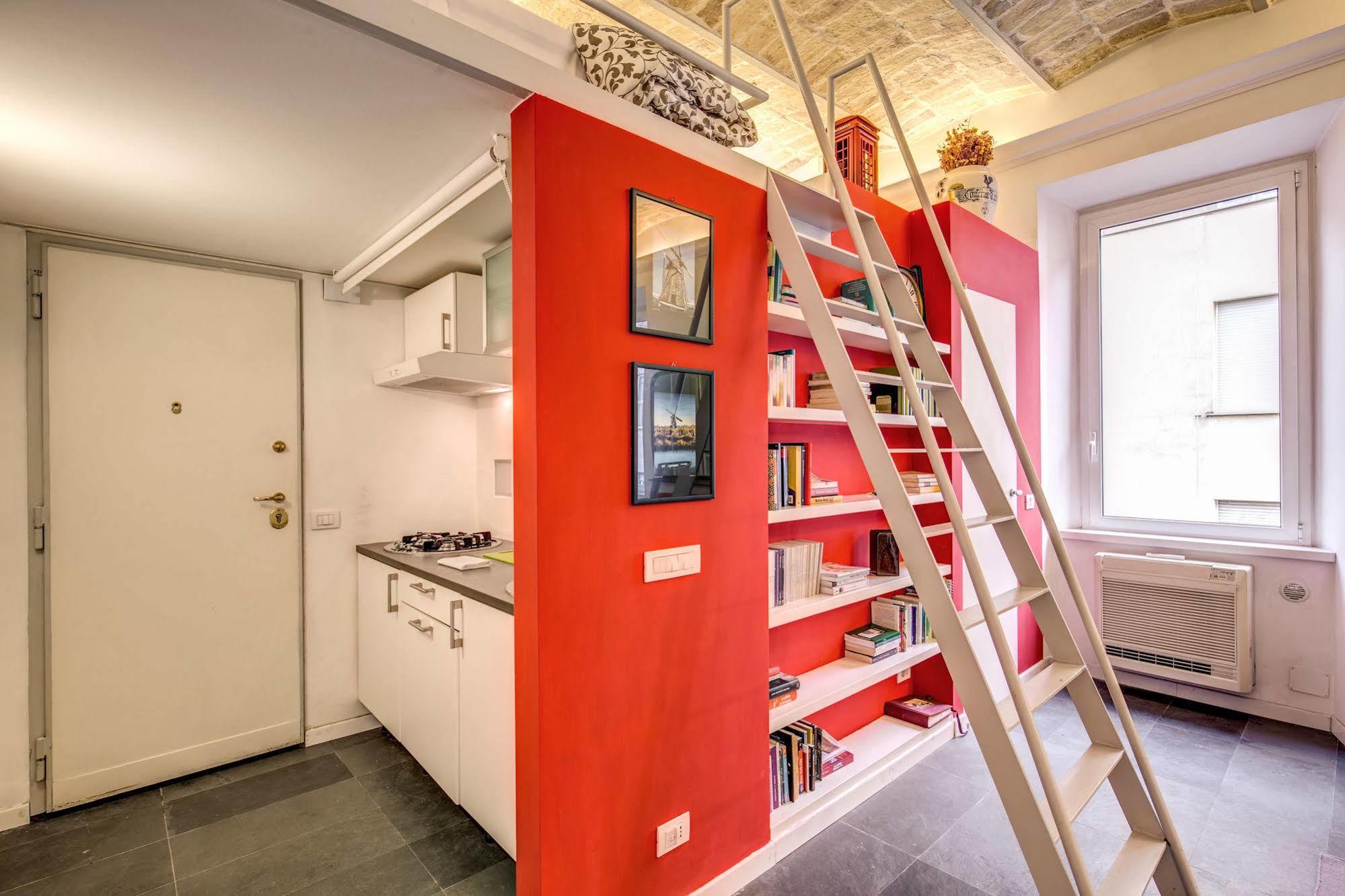 Apartment Aweshome - Colosseo Red Design *