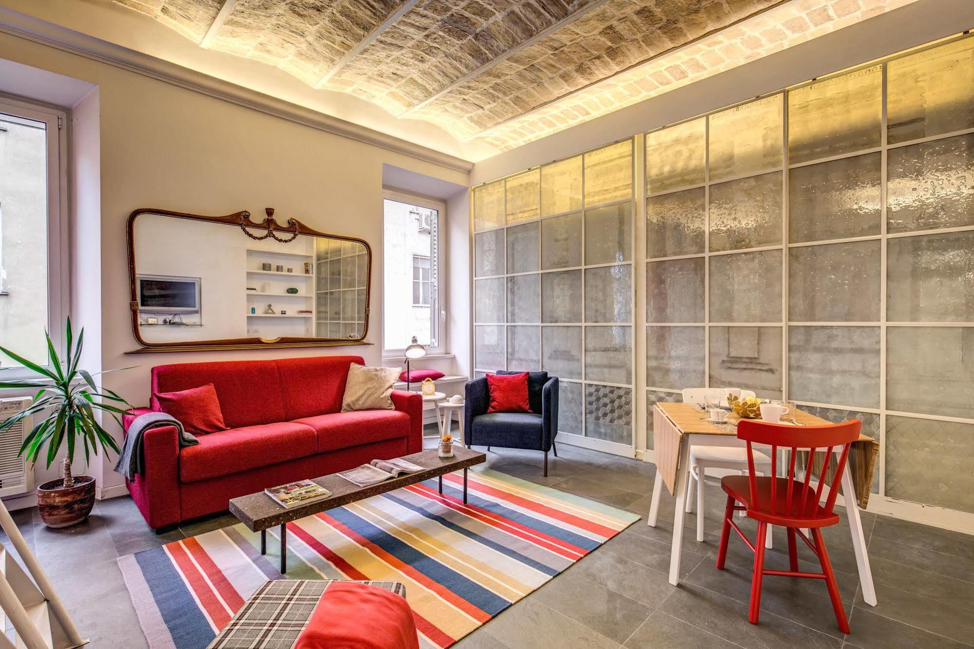 Apartment Aweshome - Colosseo Red Design