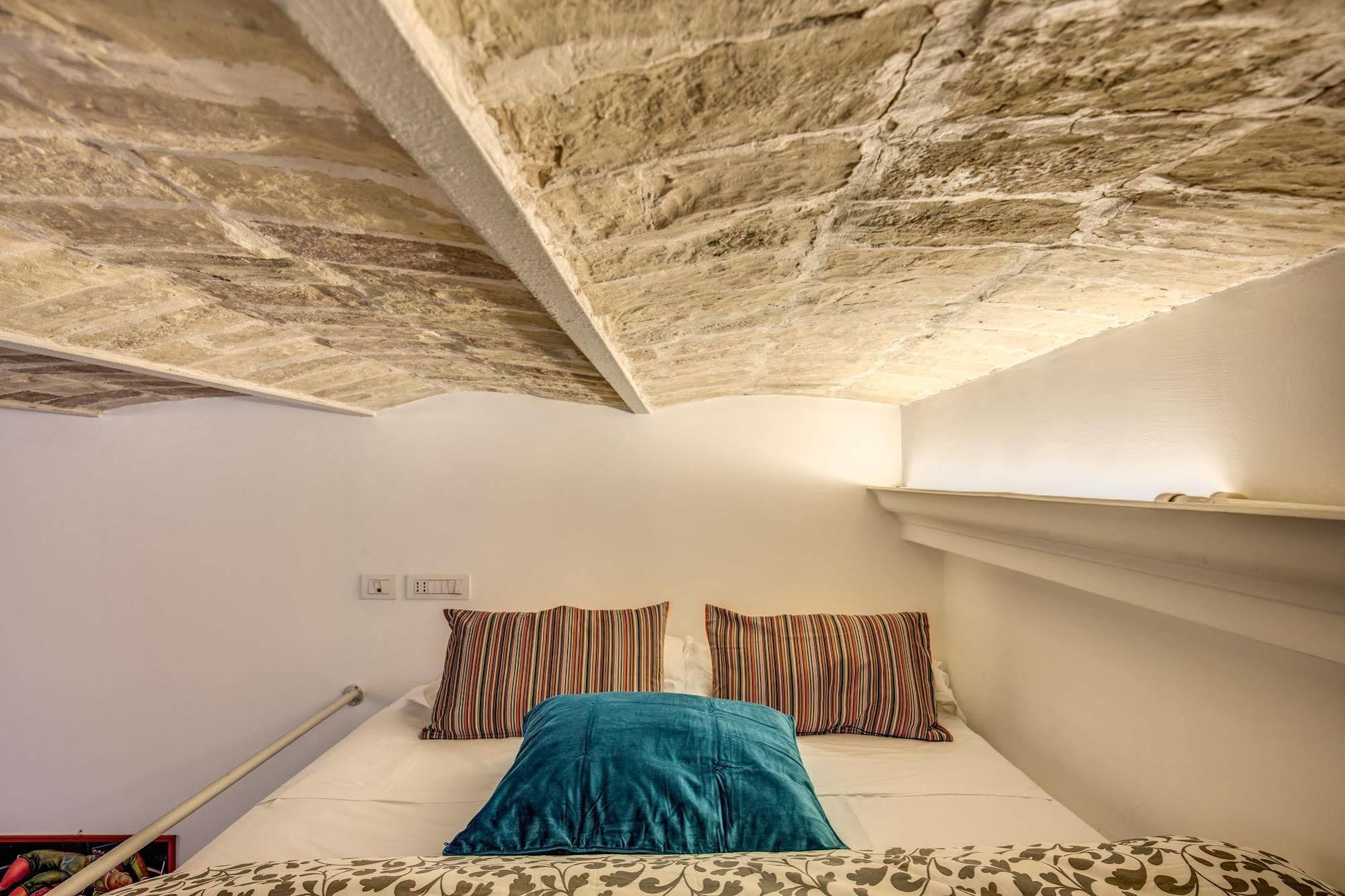 Aweshome - Colosseo Red Design Apartment Rome