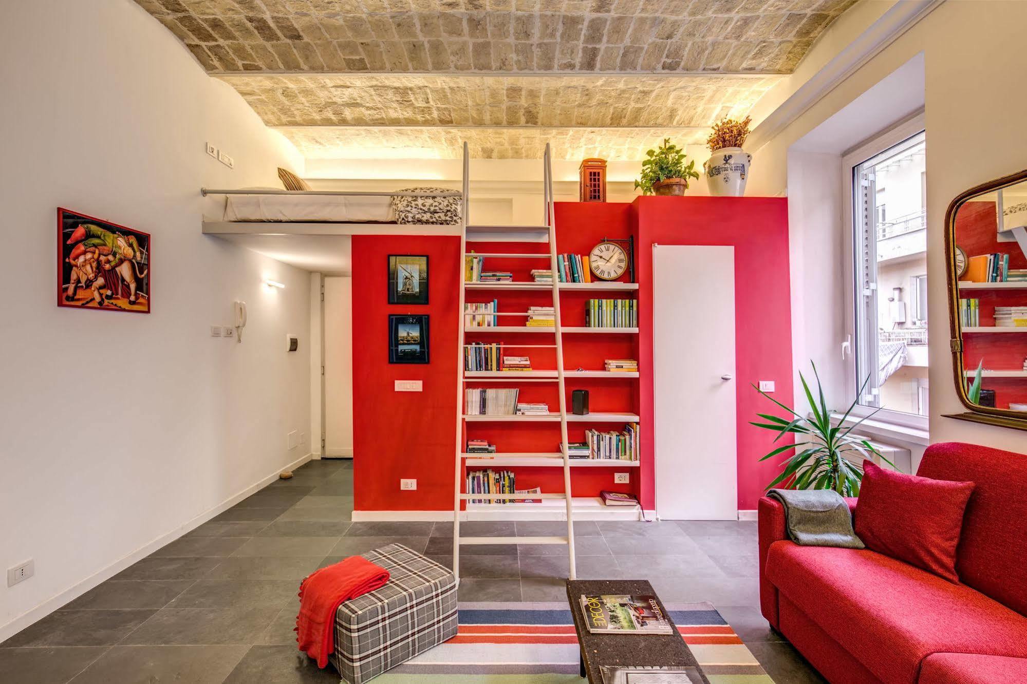 Aweshome - Colosseo Red Design *